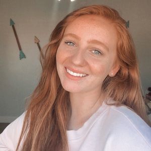 Meet your Posher, Chloe